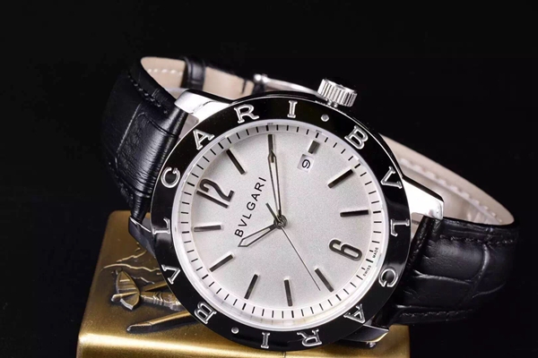 ブルガリ時計正面デザイン